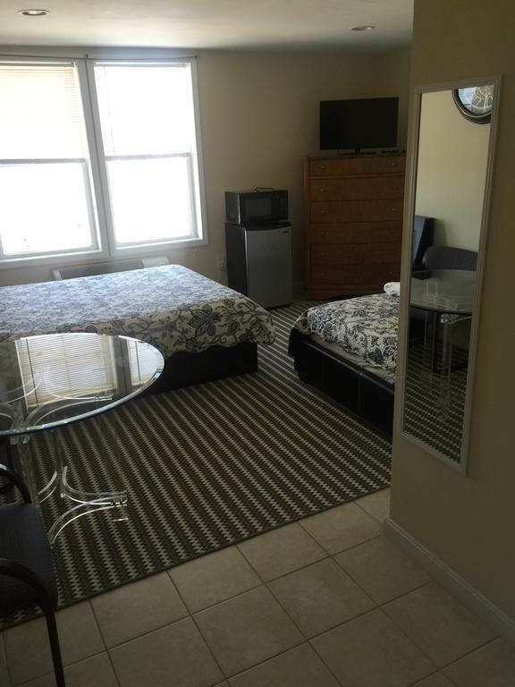 Misquamicut Beach Front Inn Westerly Esterno foto