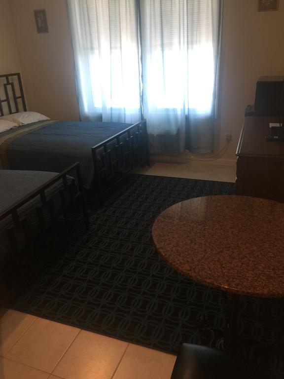 Misquamicut Beach Front Inn Westerly Esterno foto