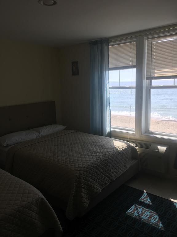 Misquamicut Beach Front Inn Westerly Esterno foto