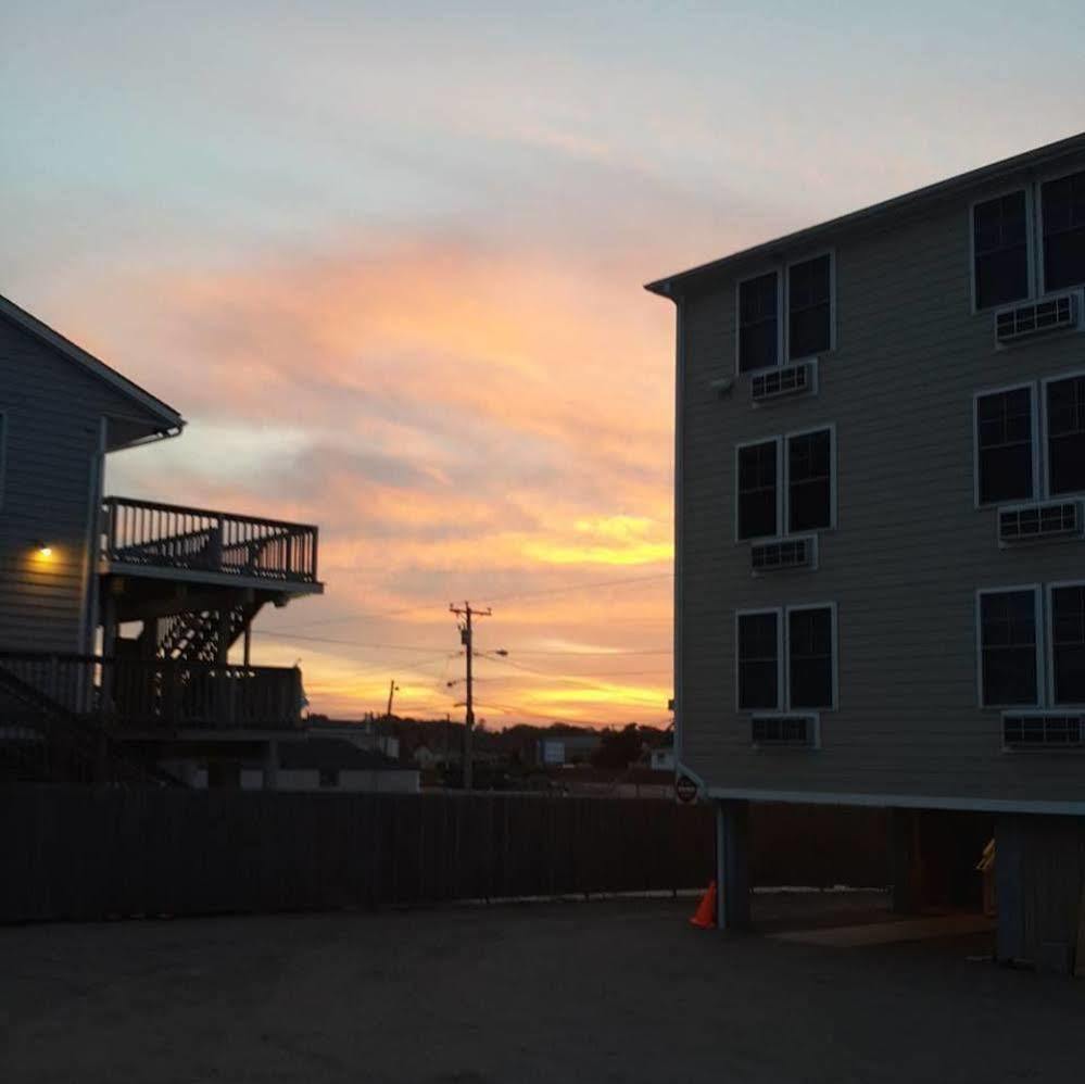 Misquamicut Beach Front Inn Westerly Esterno foto