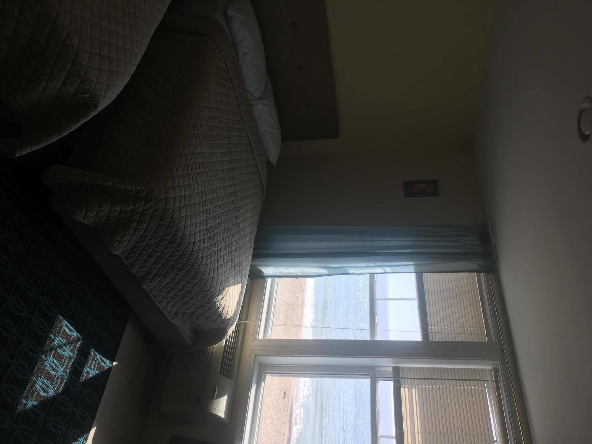 Misquamicut Beach Front Inn Westerly Esterno foto