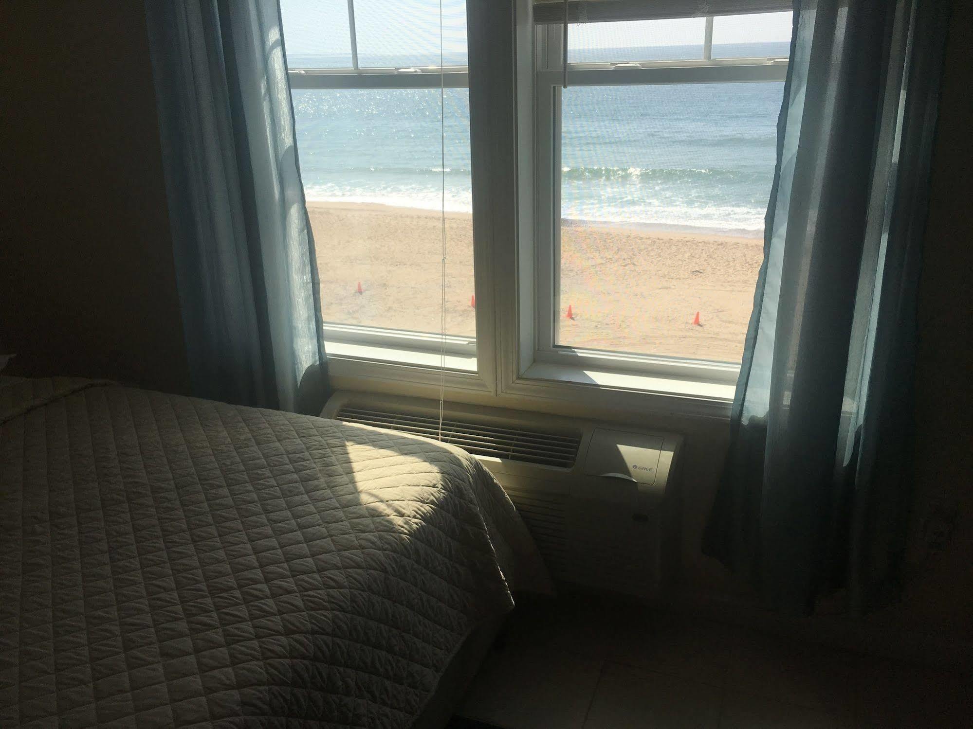 Misquamicut Beach Front Inn Westerly Esterno foto